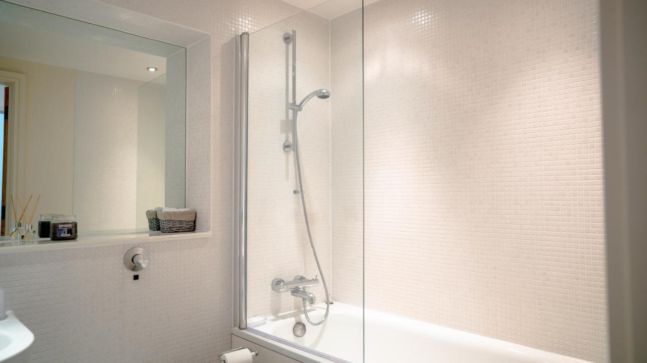 Comfy Spacious Apartment In Canary Wharf London Exterior photo